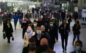 سنگاپور اگلے ہفتے ویکسین نہ لگوانے والے افراد پر کوویڈ پابندیاں اٹھائے گا۔