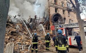 یوکرین کے شہر زپوریزہیا میں روسی میزائلوں کے حملے میں بچوں سمیت 17 افراد ہلاک