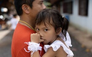 ‘معجزہ’ چھوٹا بچہ تھائی لینڈ کی نرسری میں کمبل کے نیچے سوتے ہوئے قتل عام سے بچ گیا۔