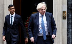 بورس جانسن، رشی سنک برطانیہ کے نئے وزیر اعظم کے لیے جنگ کے طور پر ملاقات کر رہے ہیں۔