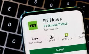 روس کے سرکاری ٹی وی پریزینٹر کا کہنا ہے کہ یوکرین کے بچوں کو "ڈوب جانا چاہیے تھا”